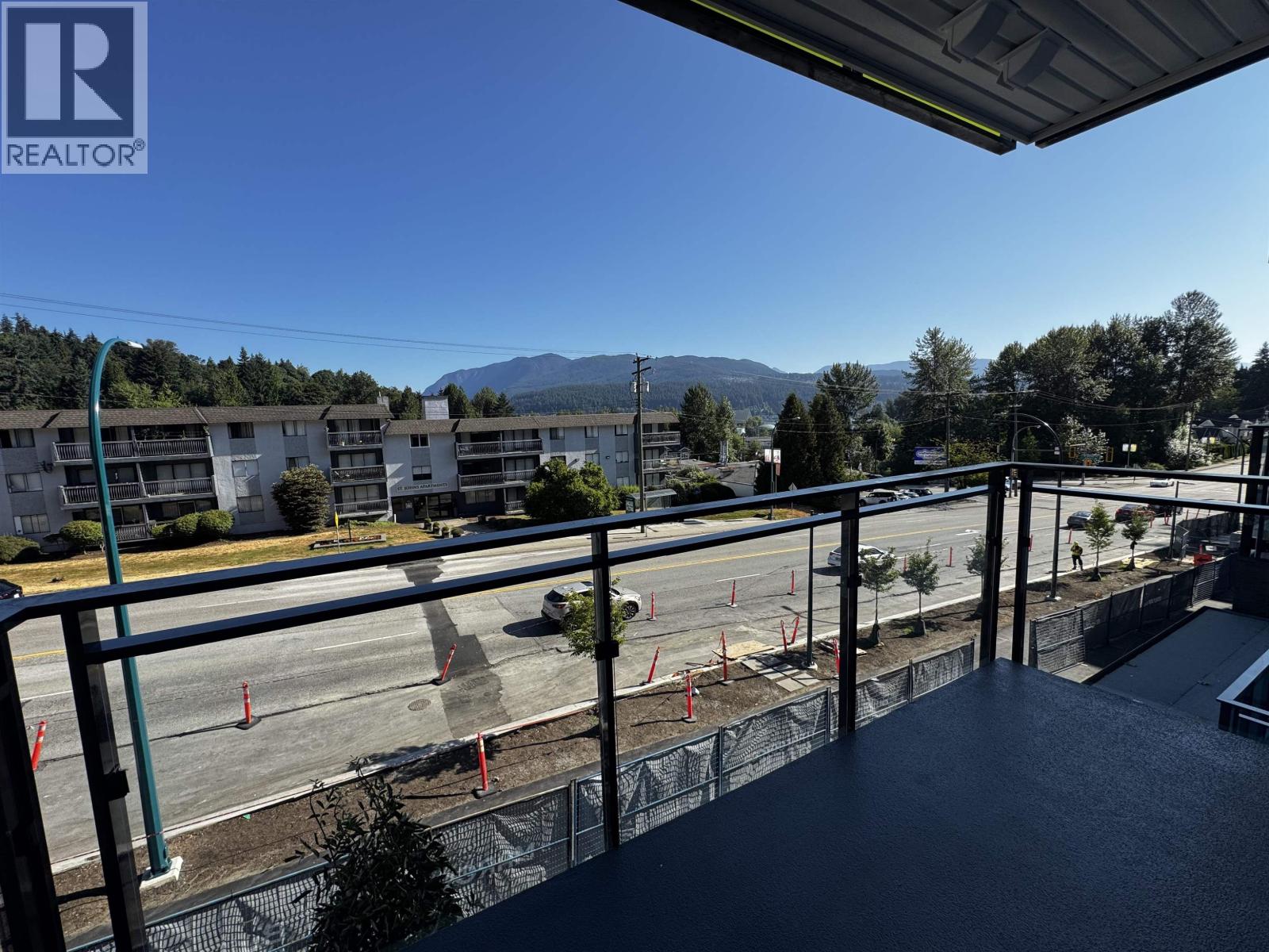 Photo 18 of 305 2015 St Johns St, Port Moody BC