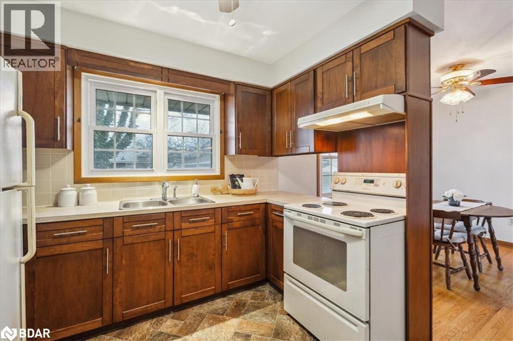 Photo 37 of 297 Lakeshore Street, St Catharines ON