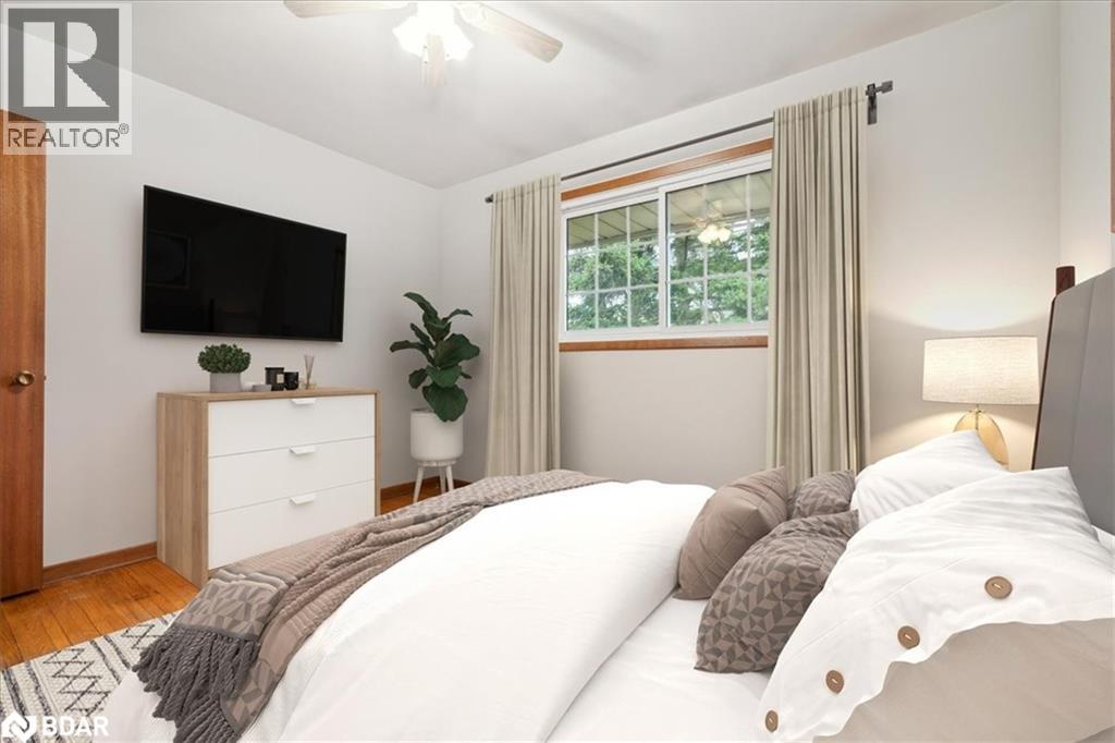 Photo 2 of 297 Lakeshore Street, St Catharines ON