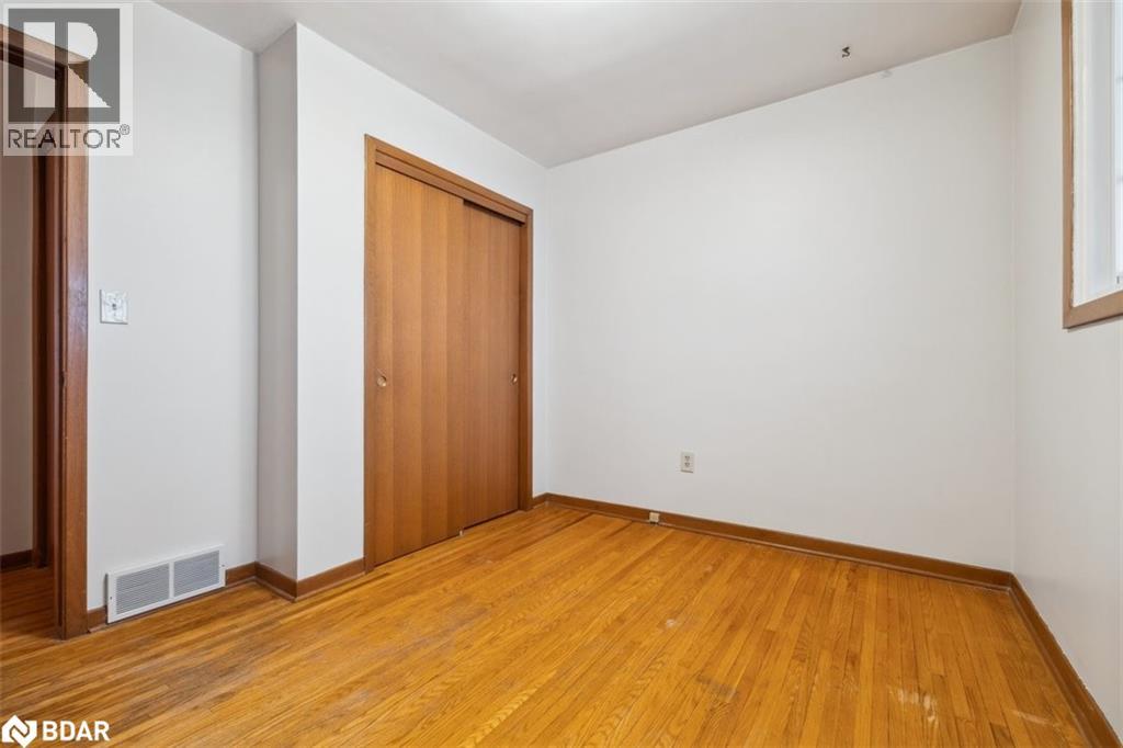 Photo 13 of 297 Lakeshore Street, St Catharines ON