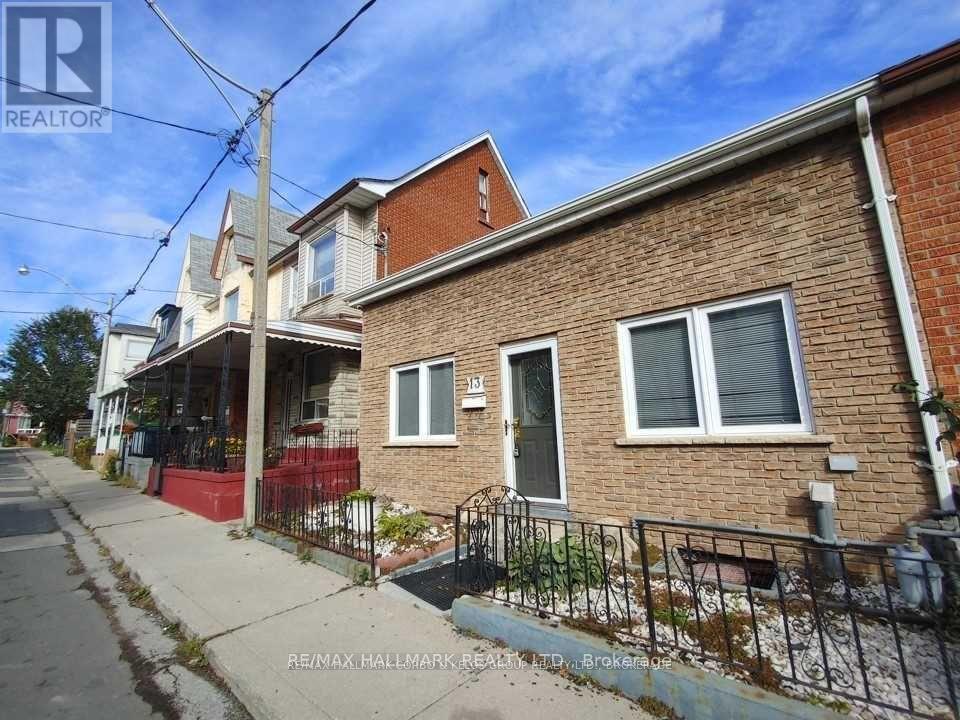 Photo 1 of 13 Northern Place, Toronto ON
