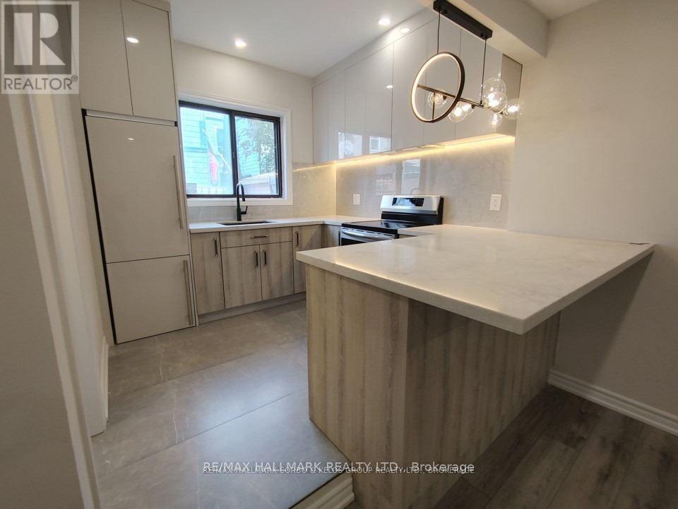 Photo 4 of 13 Northern Place, Toronto ON