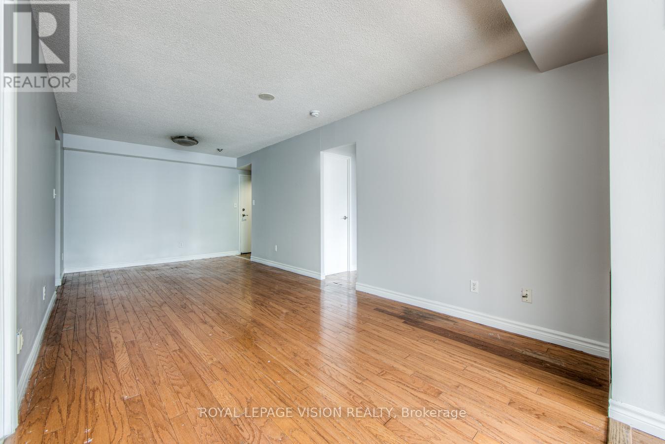 Photo 13 of 216 633 Bay Street, Toronto ON