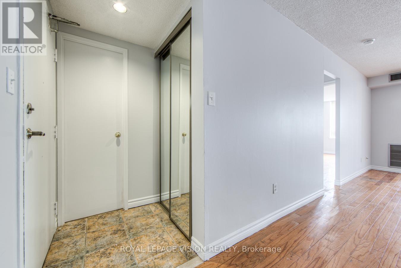 Photo 17 of 216 633 Bay Street, Toronto ON