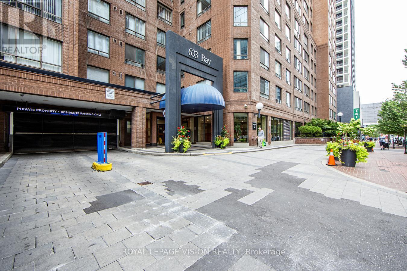 Photo 2 of 216 633 Bay Street, Toronto ON