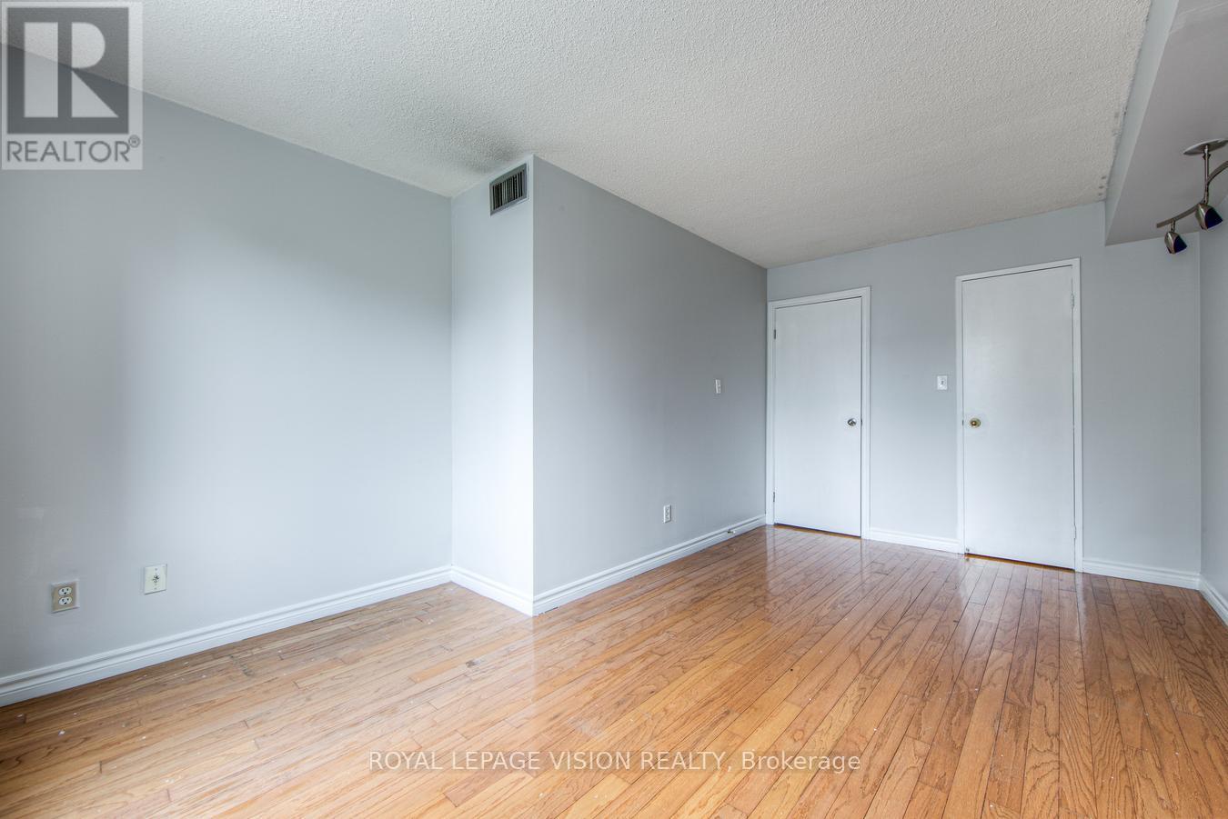 Photo 24 of 216 633 Bay Street, Toronto ON