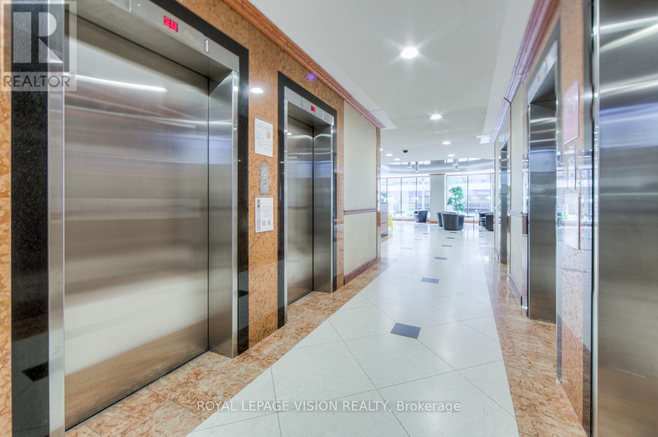 Photo 4 of 216 633 Bay Street, Toronto ON