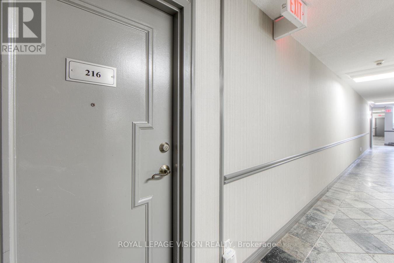 Photo 5 of 216 633 Bay Street, Toronto ON