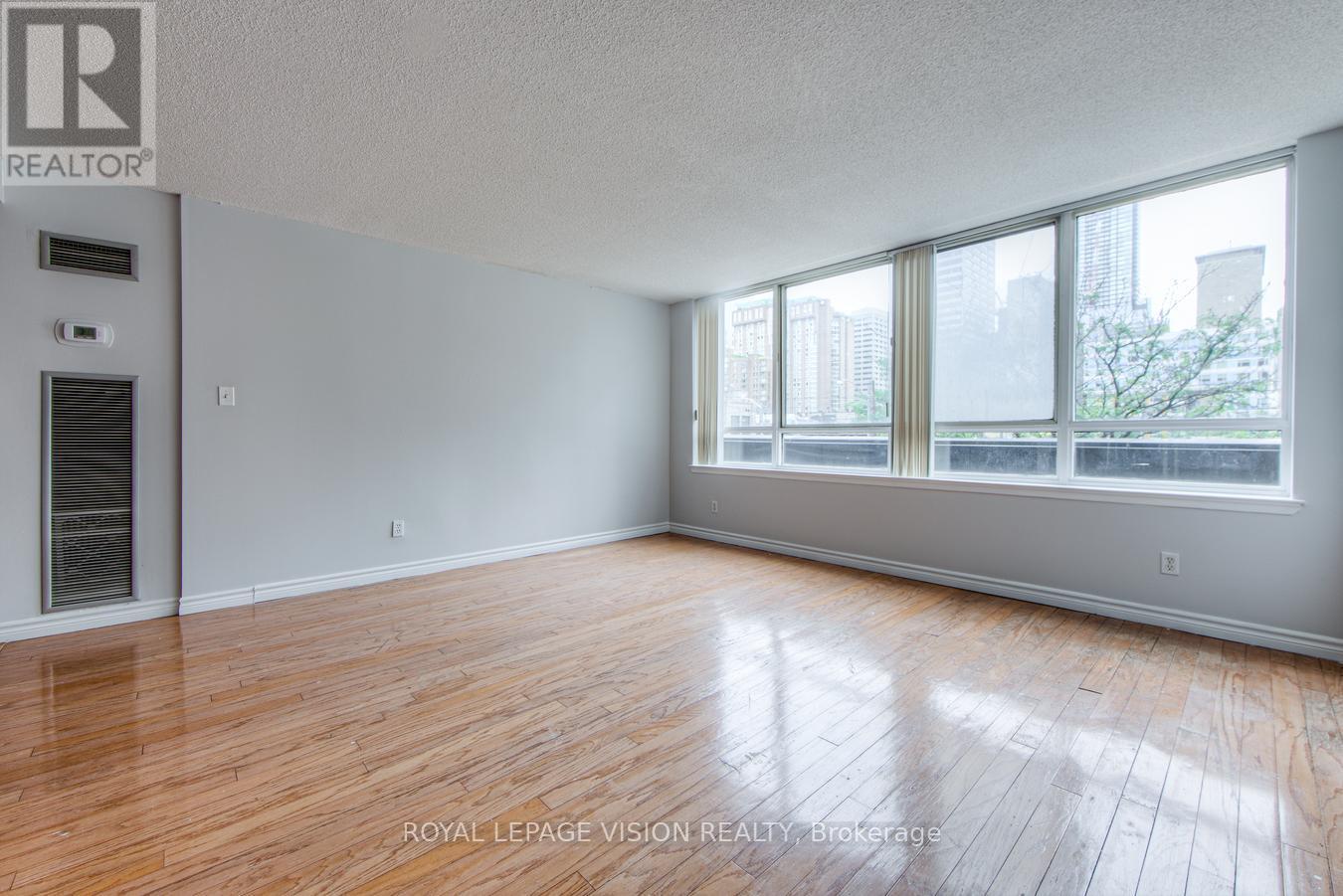 Photo 9 of 216 633 Bay Street, Toronto ON