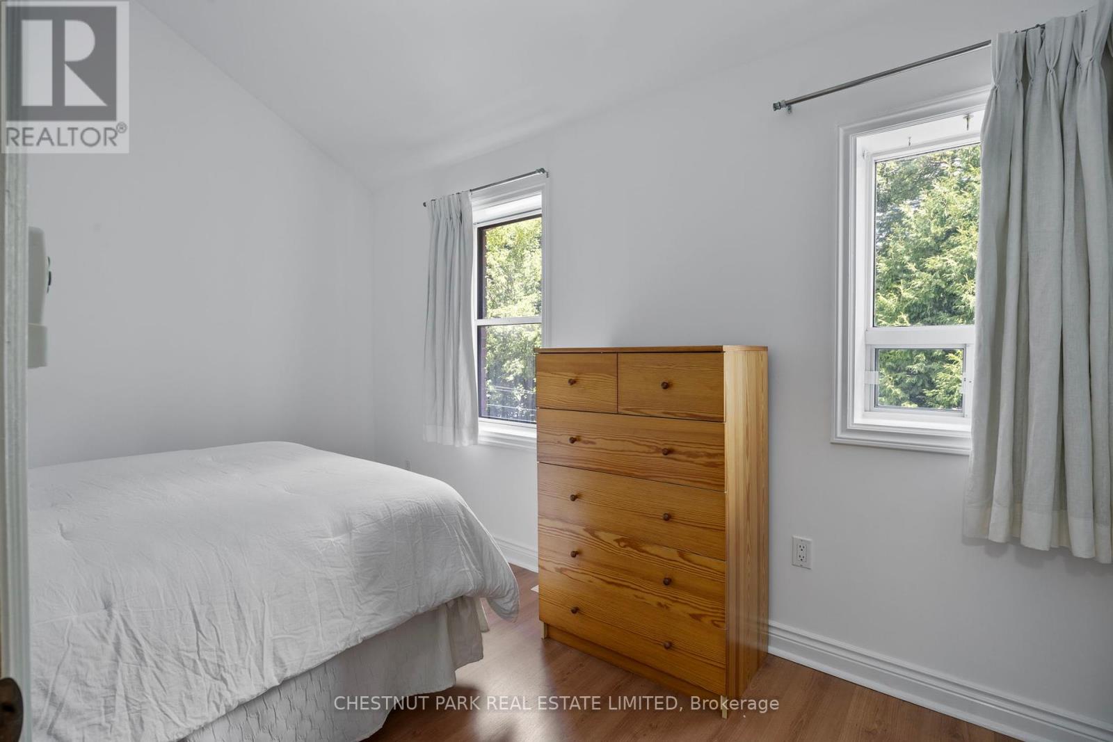 Photo 8 of 23 Edith Drive, Toronto ON