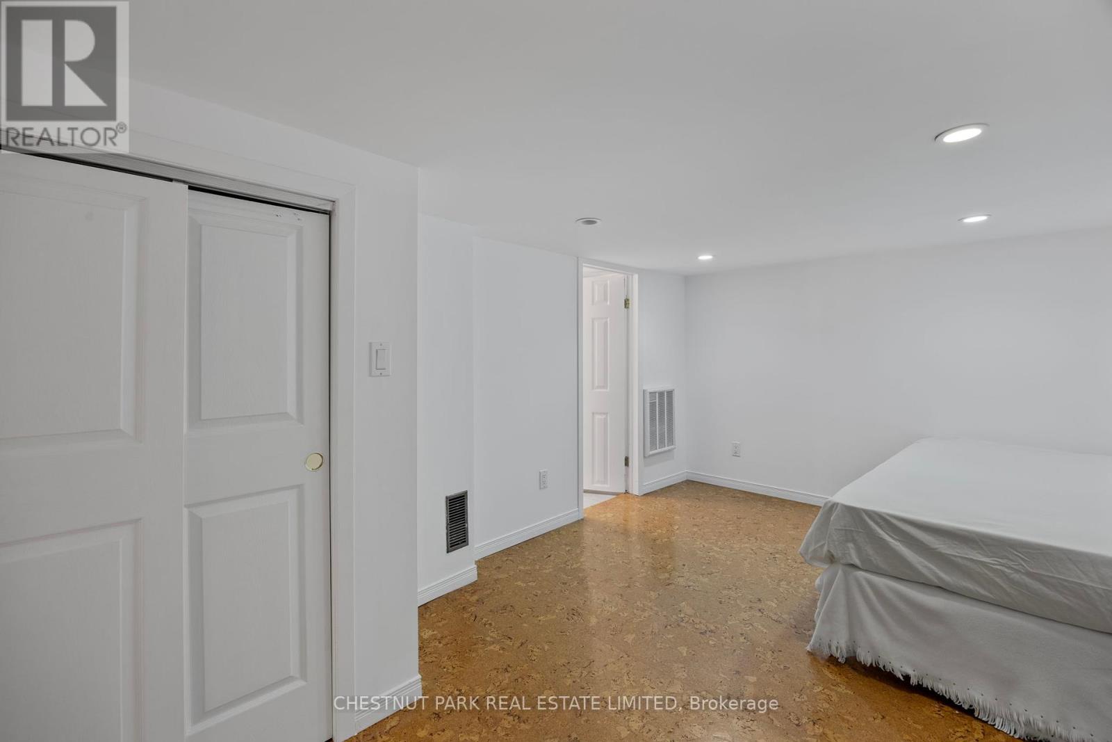Photo 12 of 23 Edith Drive, Toronto ON