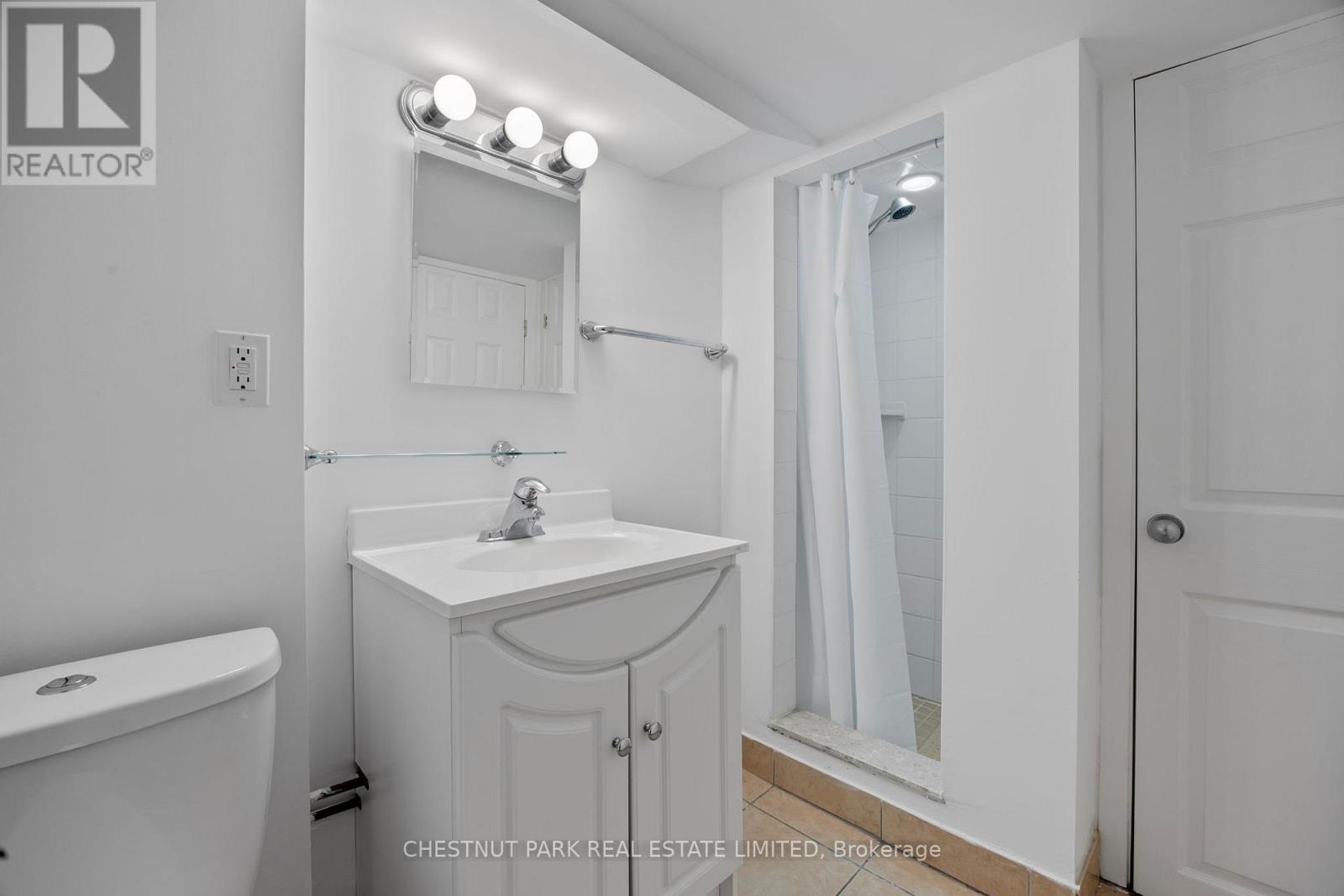 Photo 37 of 23 Edith Drive, Toronto ON