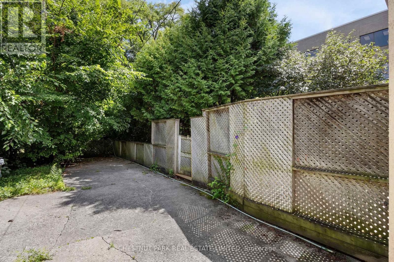 Photo 14 of 23 Edith Drive, Toronto ON