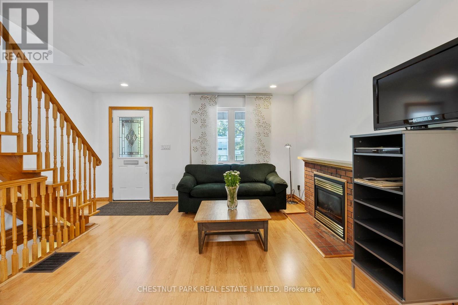 Photo 25 of 23 Edith Drive, Toronto ON