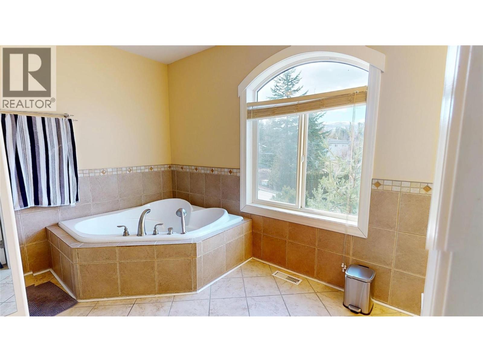 Photo 20 of 2874 Hilltop Road, Blind Bay BC
