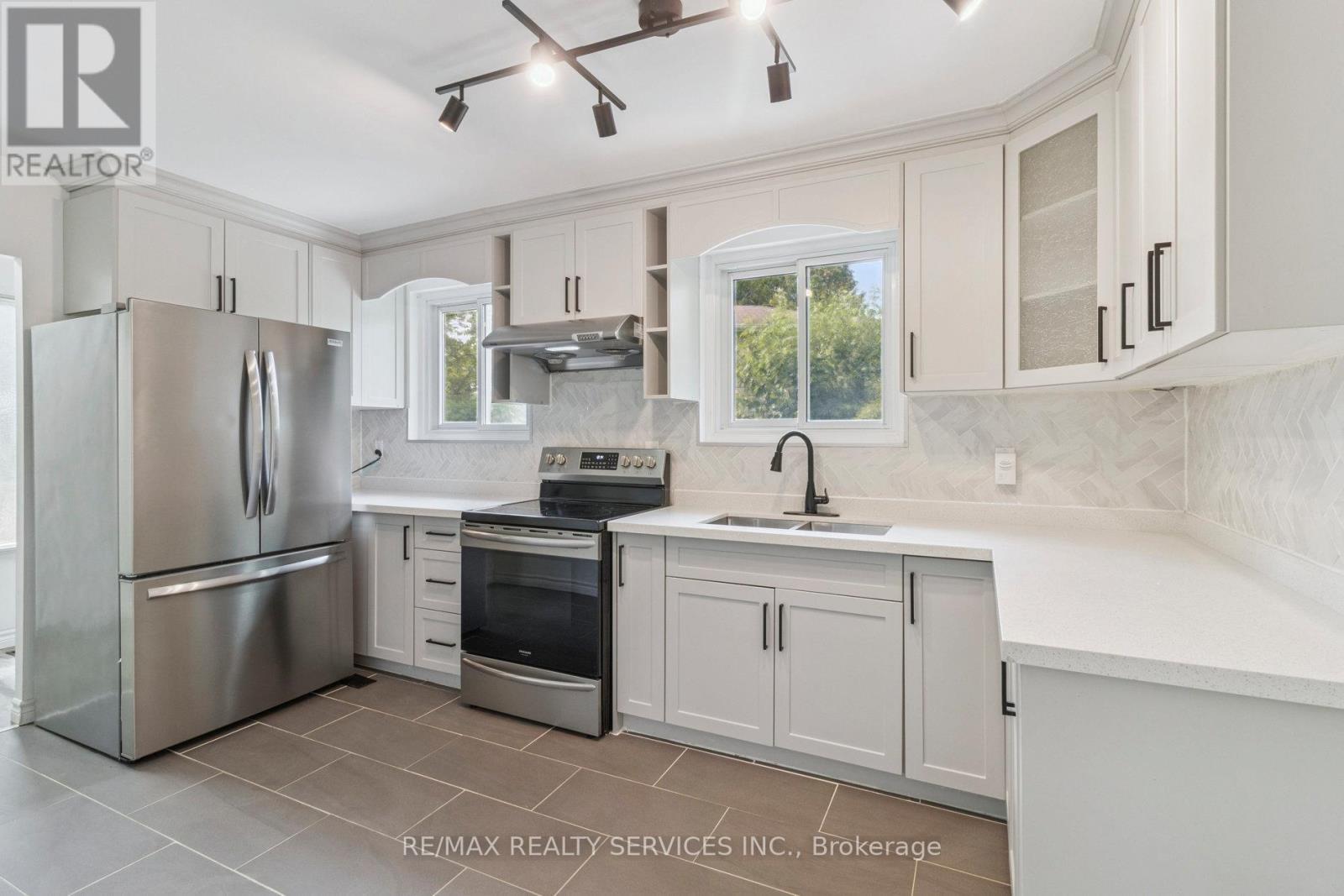Photo 27 of Entire Property 769 Greenfield Crescent, Newmarket ON
