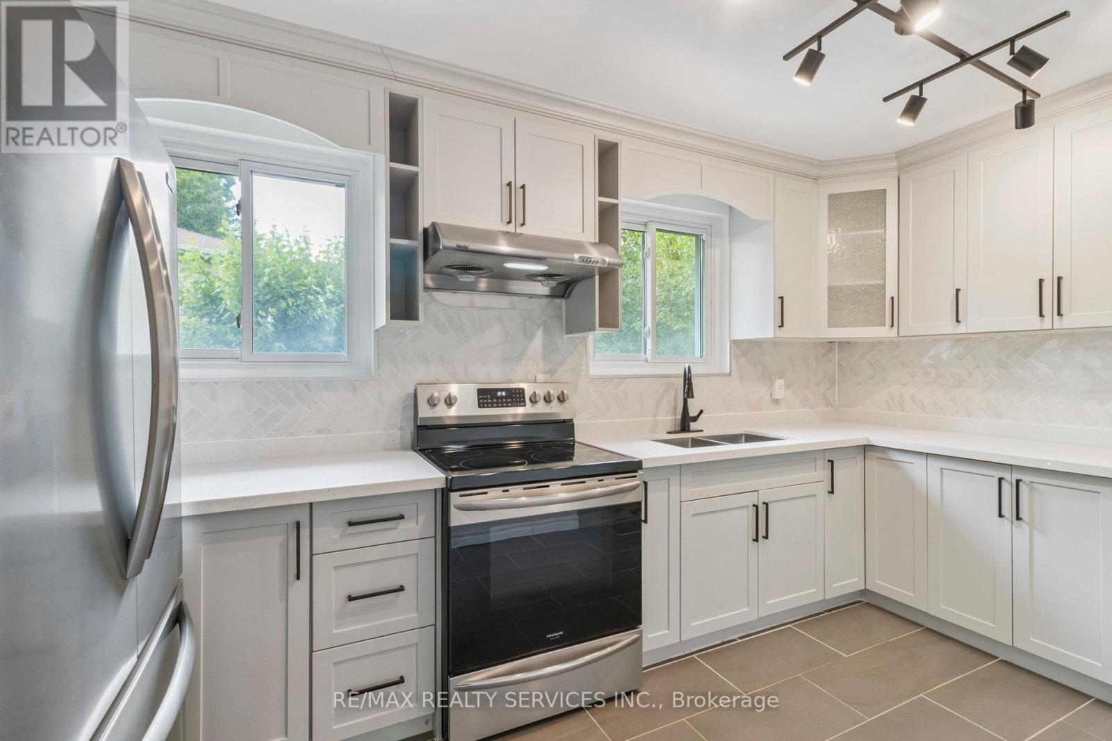Photo 28 of Entire Property 769 Greenfield Crescent, Newmarket ON