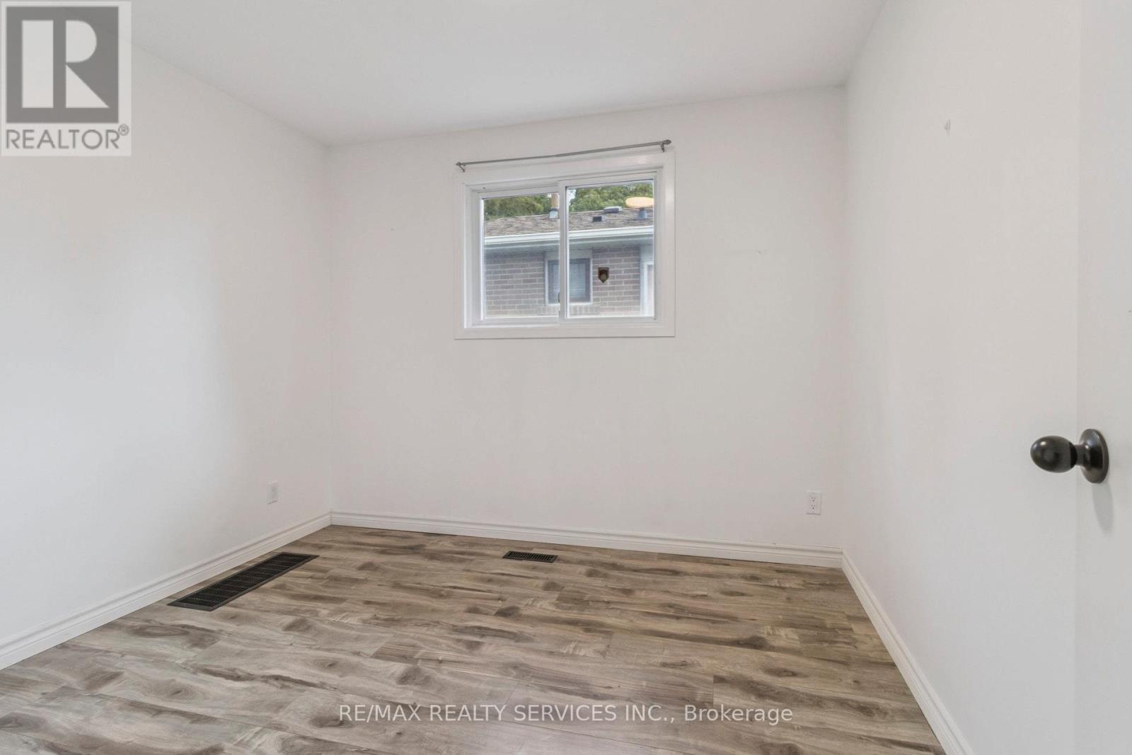 Photo 31 of Entire Property 769 Greenfield Crescent, Newmarket ON