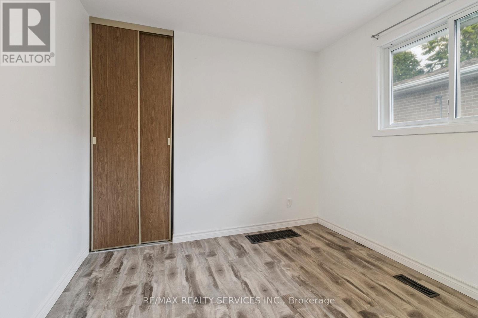 Photo 30 of Entire Property 769 Greenfield Crescent, Newmarket ON