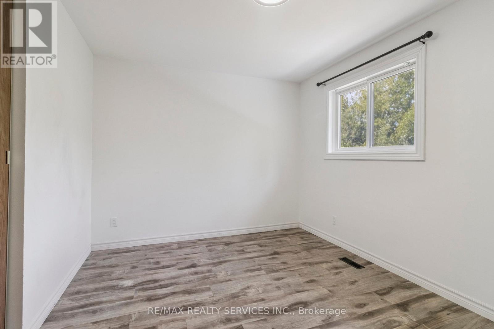 Photo 33 of Entire Property 769 Greenfield Crescent, Newmarket ON