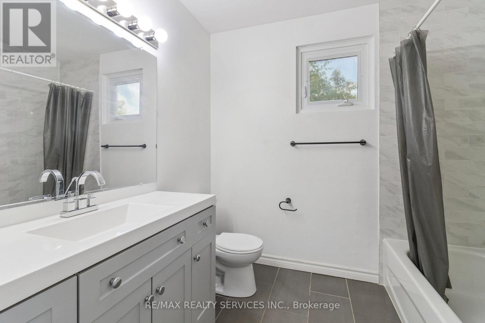 Photo 34 of Entire Property 769 Greenfield Crescent, Newmarket ON