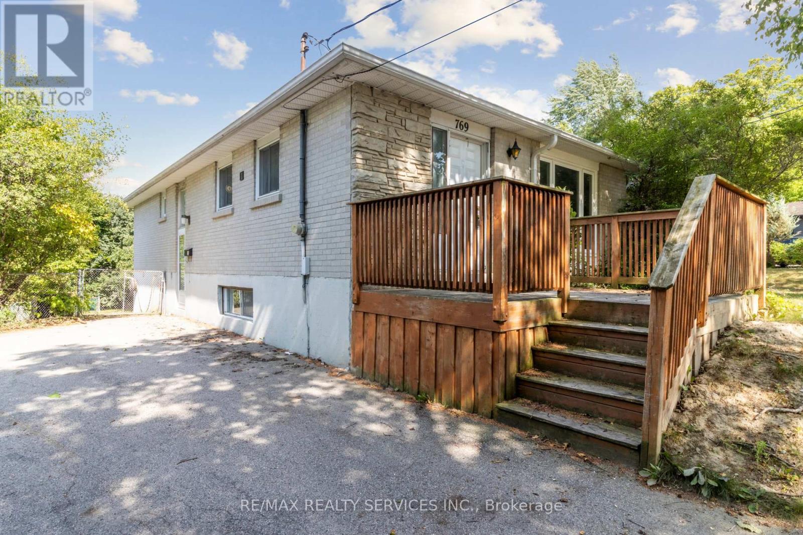 Photo 20 of Entire Property 769 Greenfield Crescent, Newmarket ON