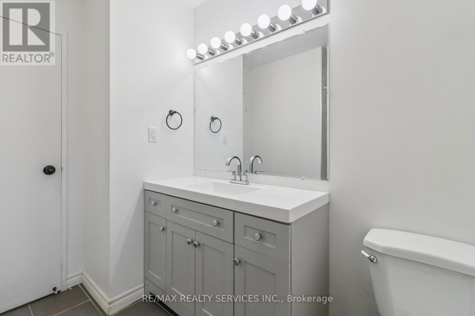 Photo 9 of Entire Property 769 Greenfield Crescent, Newmarket ON