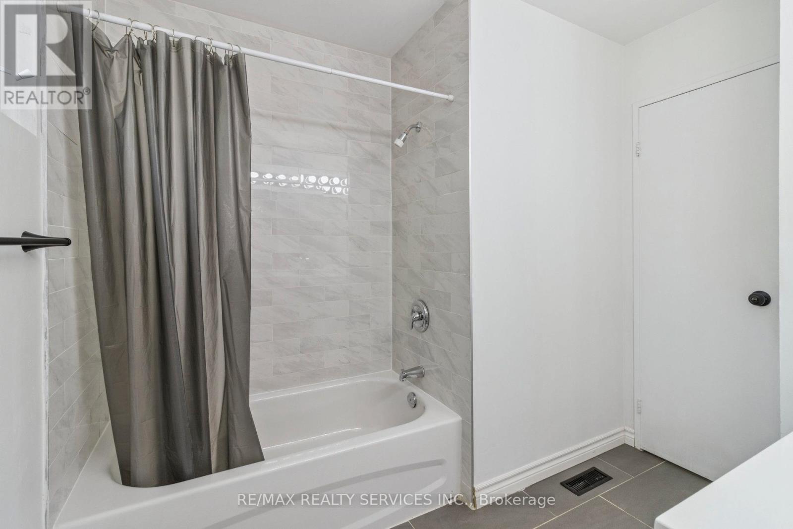 Photo 32 of Entire Property 769 Greenfield Crescent, Newmarket ON