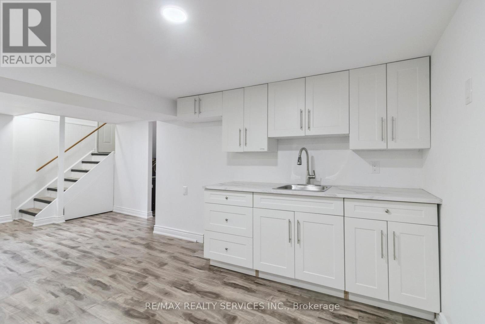 Photo 10 of Entire Property 769 Greenfield Crescent, Newmarket ON