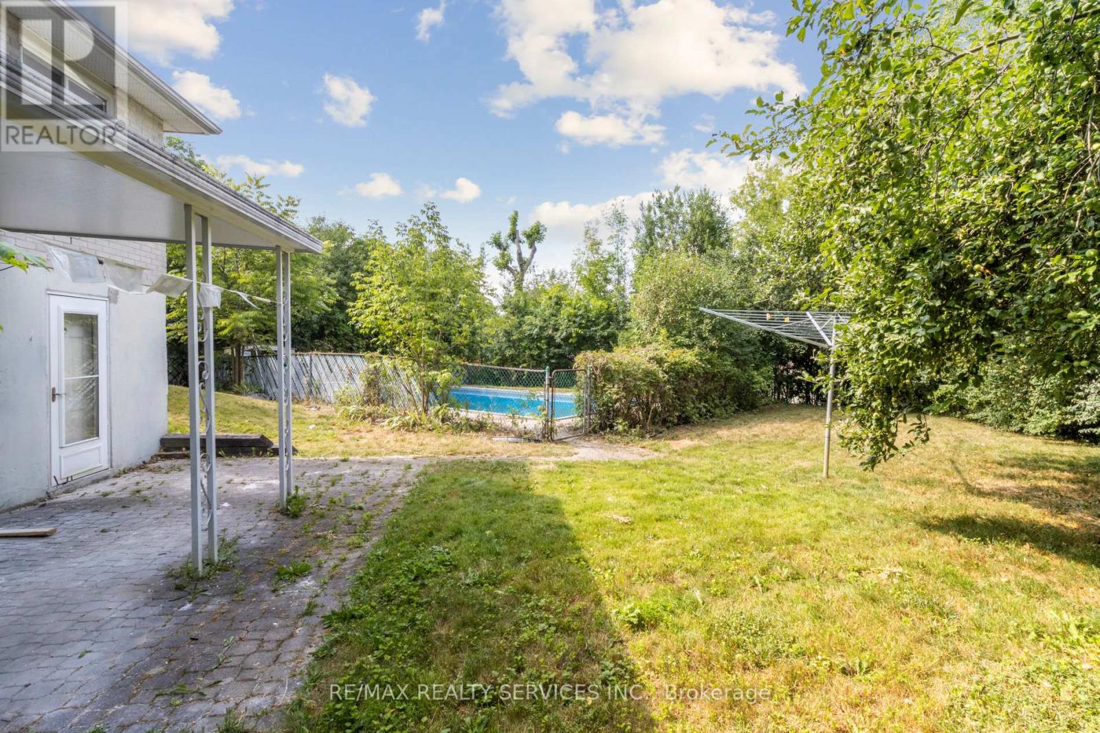 Photo 19 of Entire Property 769 Greenfield Crescent, Newmarket ON