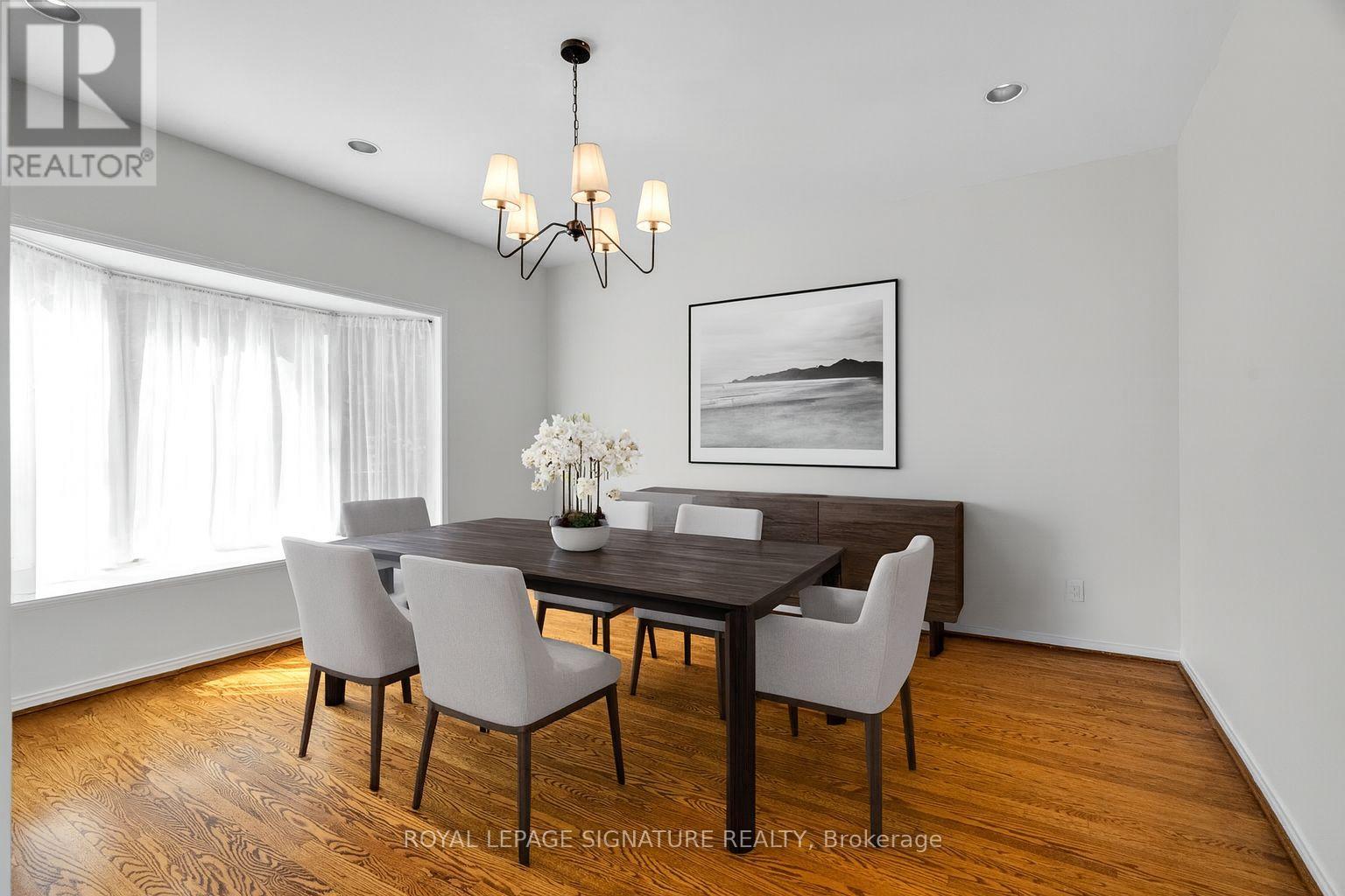 Photo 10 of 34 Barclay Court, Markham ON