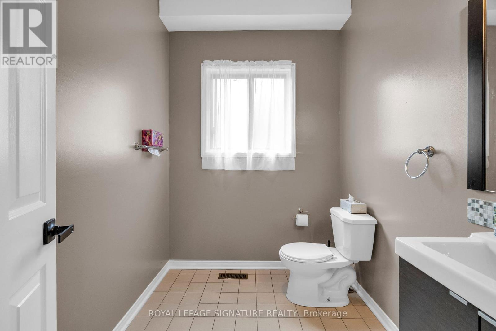 Photo 15 of 34 Barclay Court, Markham ON
