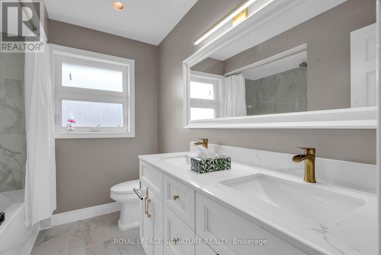 Photo 21 of 34 Barclay Court, Markham ON