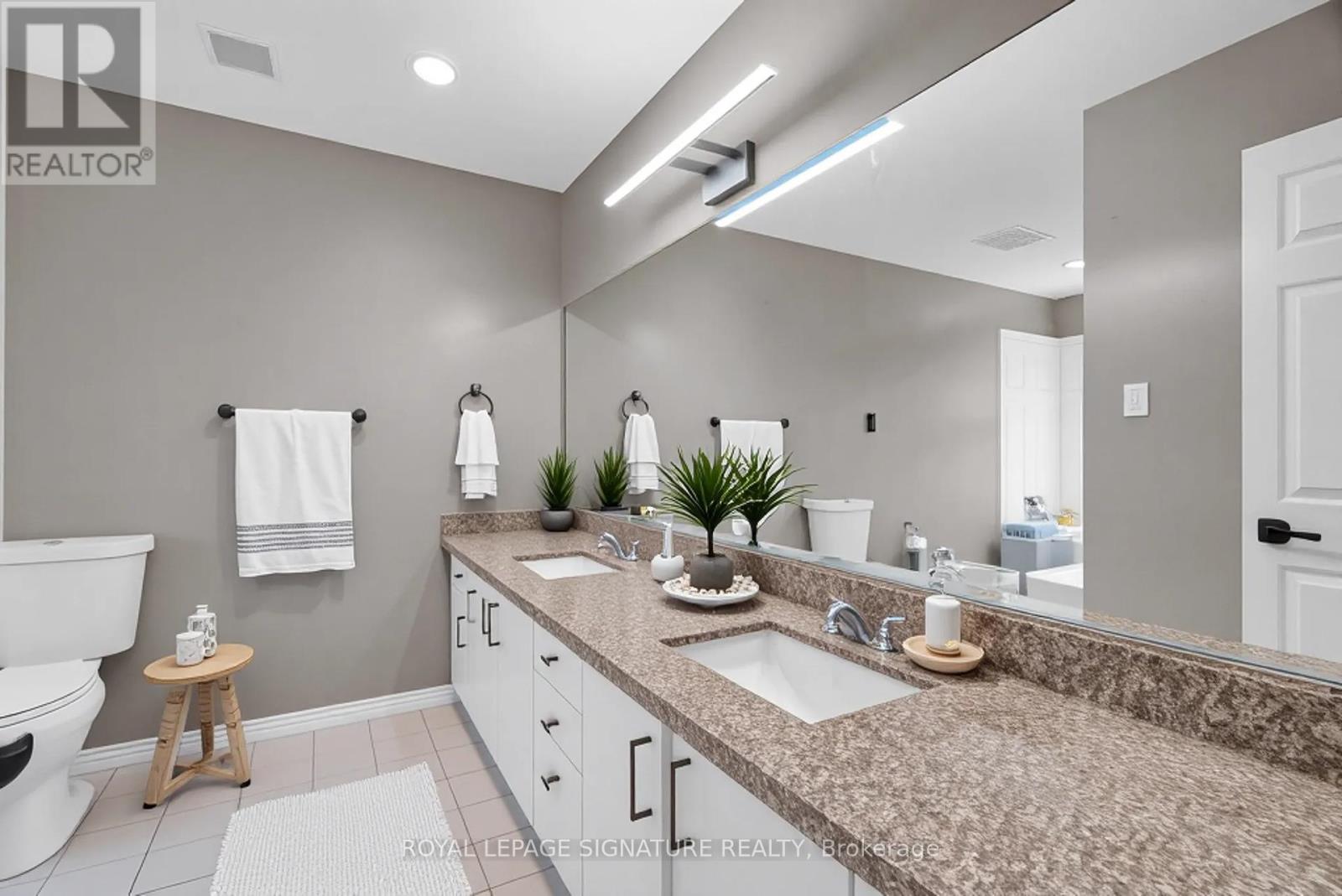 Photo 22 of 34 Barclay Court, Markham ON
