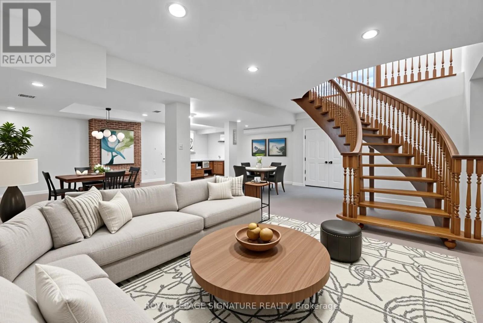 Photo 25 of 34 Barclay Court, Markham ON
