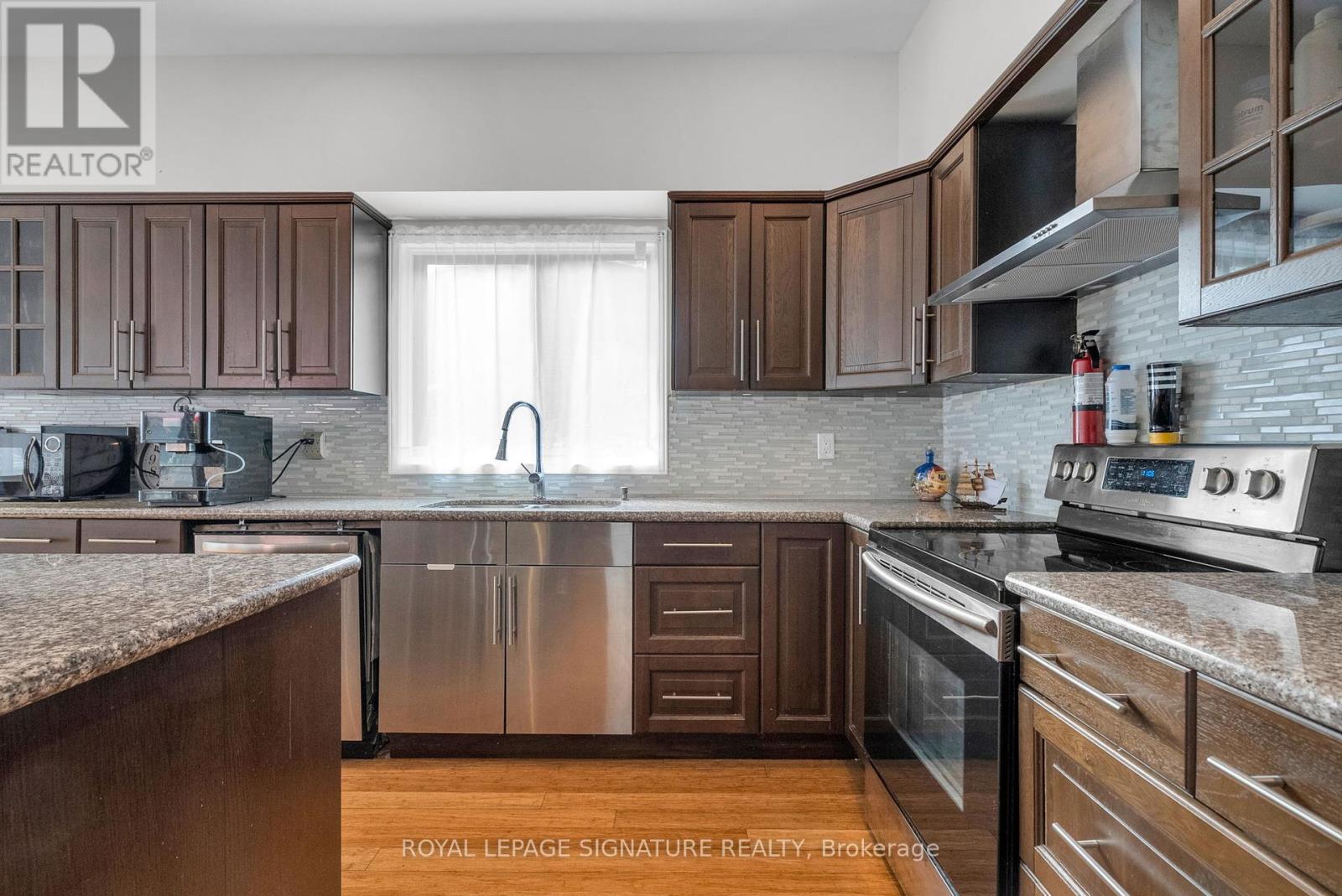Photo 6 of 34 Barclay Court, Markham ON