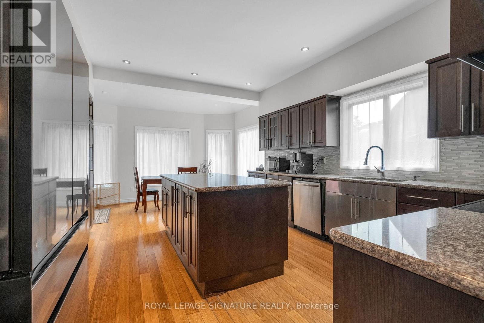 Photo 7 of 34 Barclay Court, Markham ON