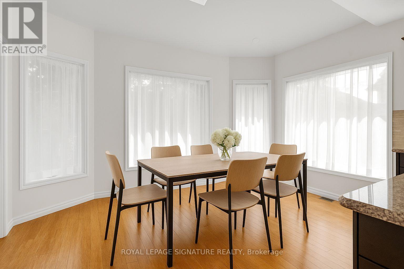 Photo 8 of 34 Barclay Court, Markham ON