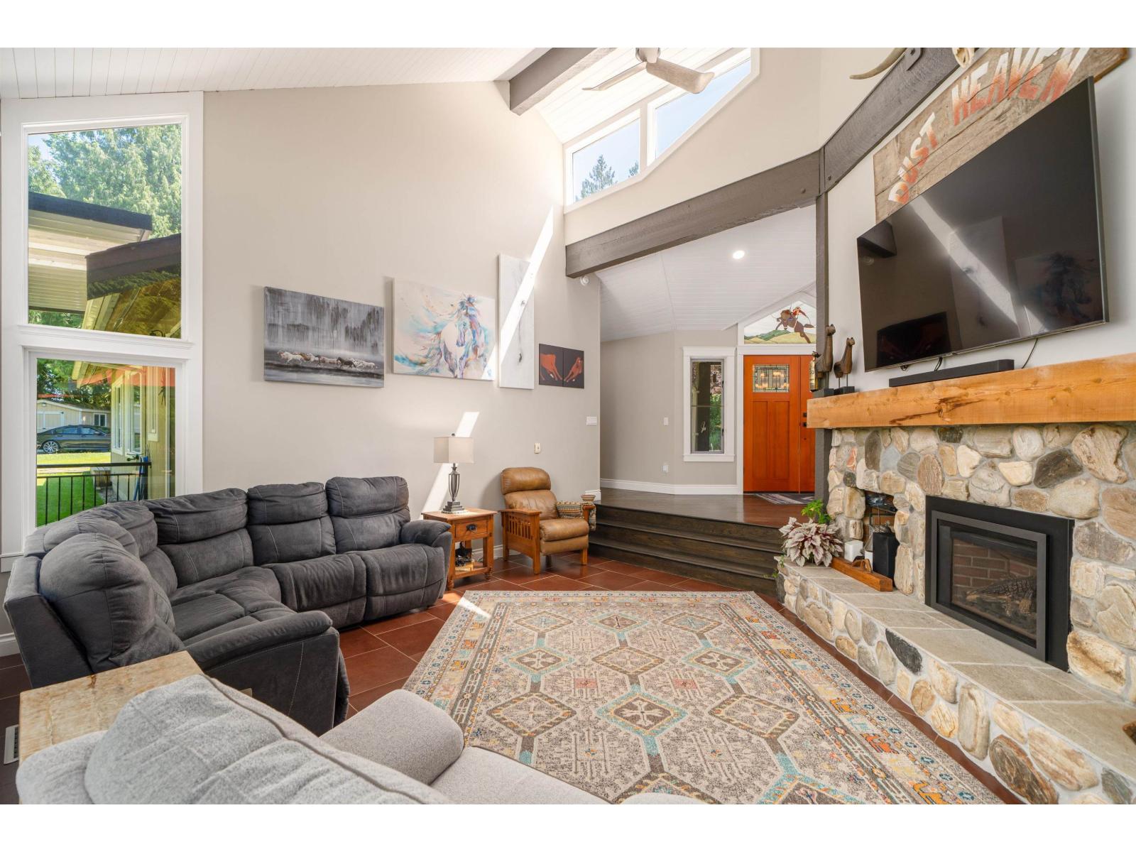 Photo 3 of 25177 64 Avenue, Langley BC