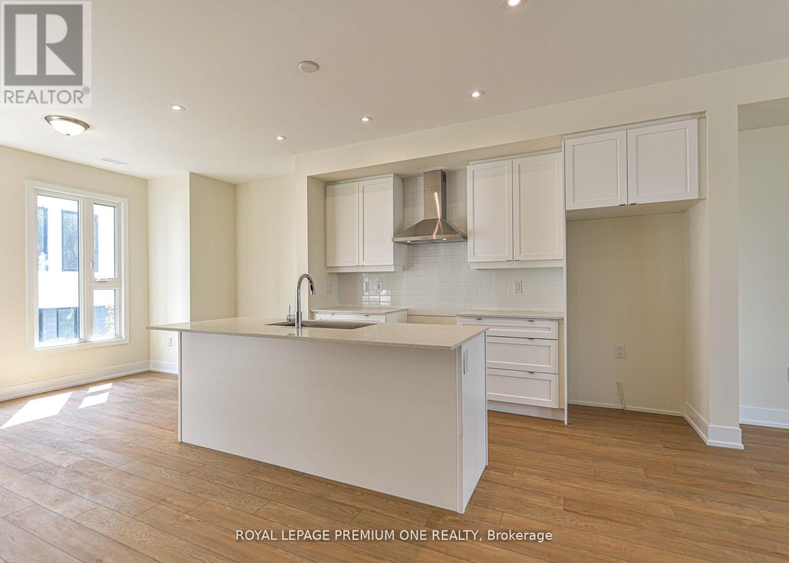 Photo 19 of 12 Mariners Pier Way, Orillia ON