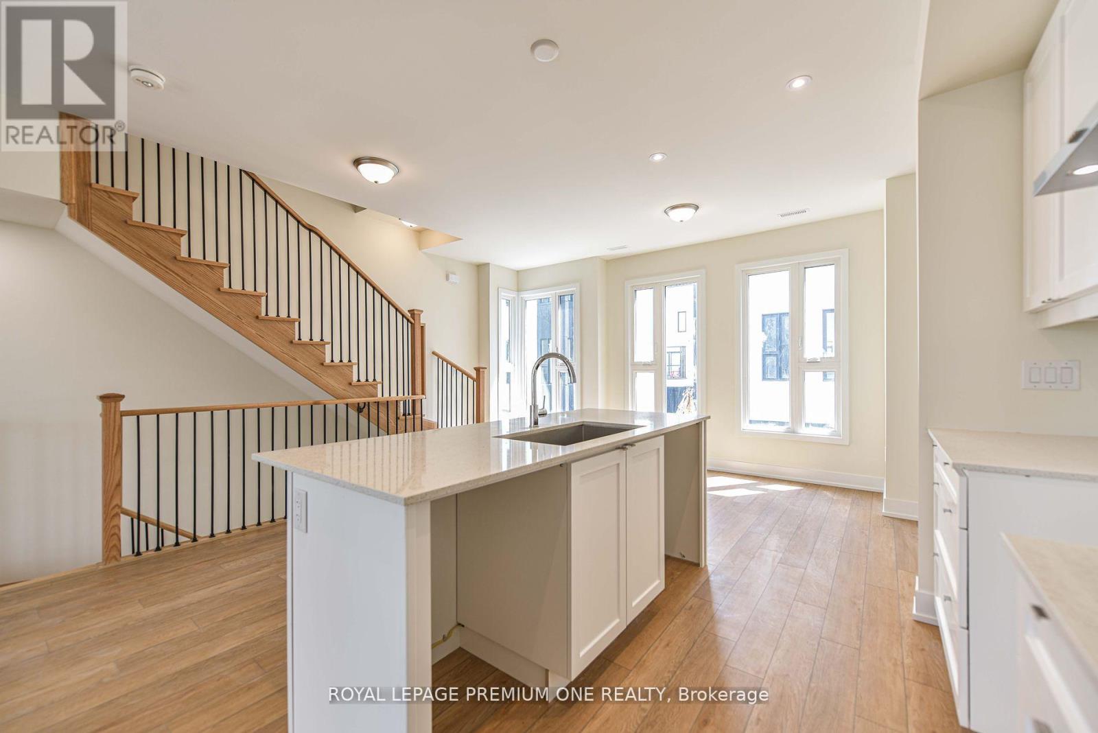 Photo 28 of 12 Mariners Pier Way, Orillia ON