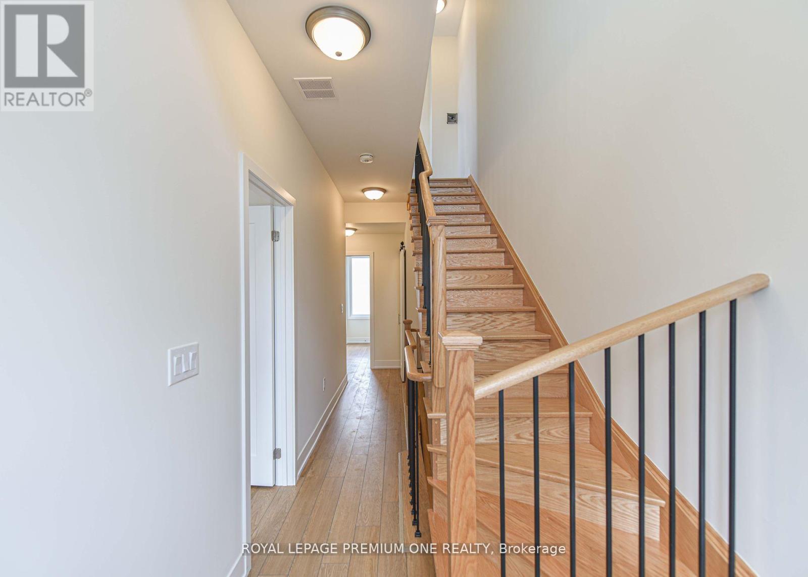 Photo 4 of 12 Mariners Pier Way, Orillia ON