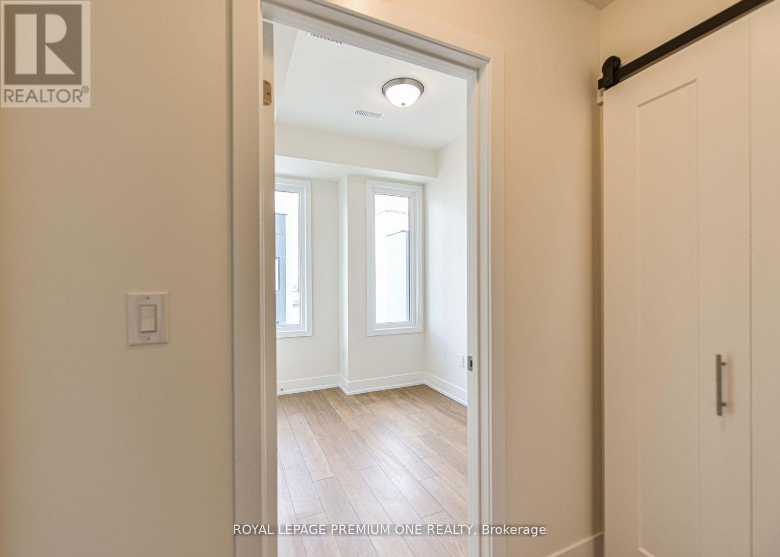 Photo 31 of 12 Mariners Pier Way, Orillia ON