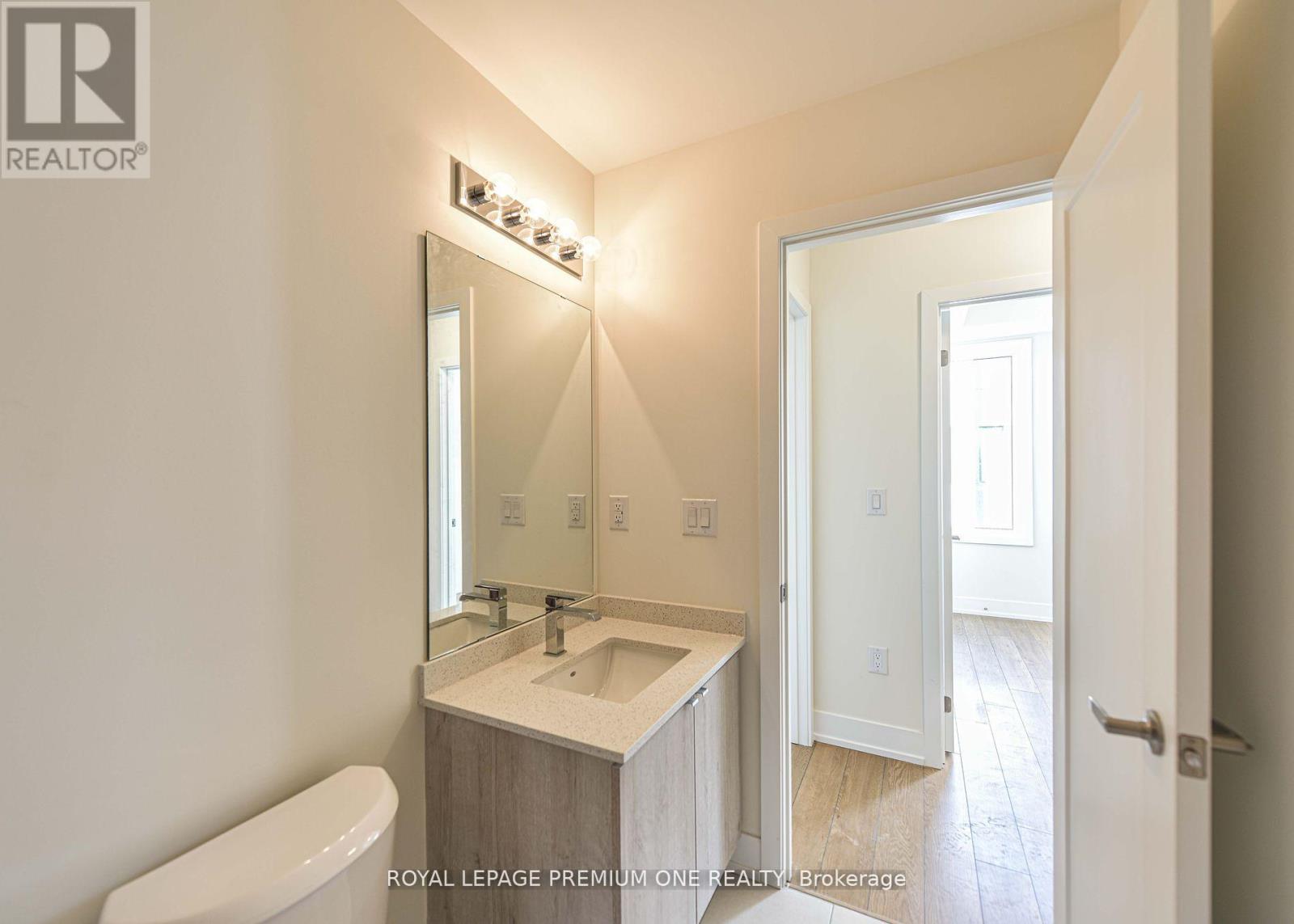 Photo 25 of 12 Mariners Pier Way, Orillia ON