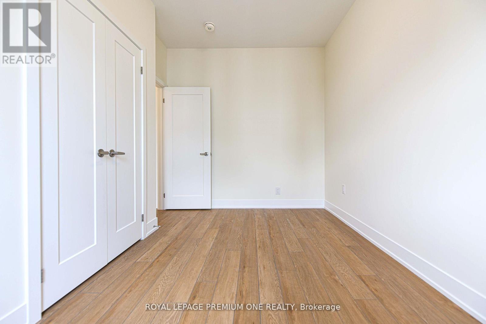 Photo 17 of 12 Mariners Pier Way, Orillia ON