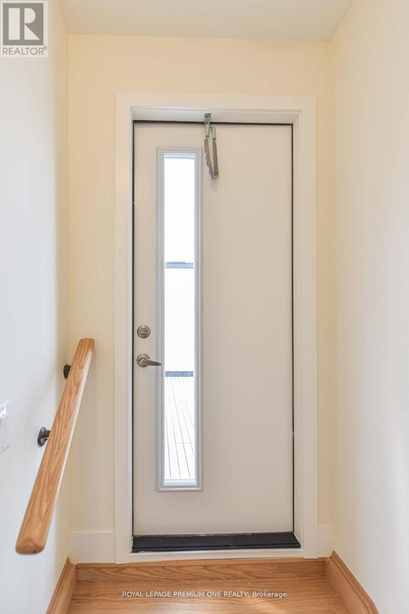 Photo 39 of 12 Mariners Pier Way, Orillia ON