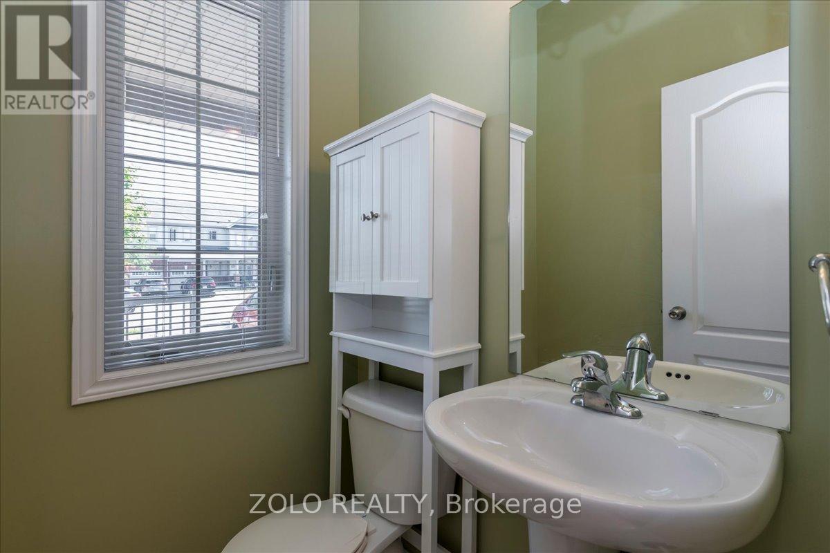 Photo 6 of 92 Pearcey Crescent, Barrie ON