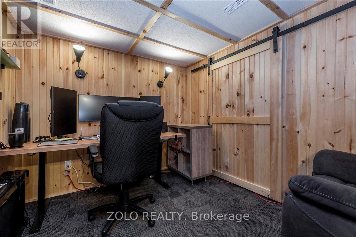 Photo 5 of 92 Pearcey Crescent, Barrie ON