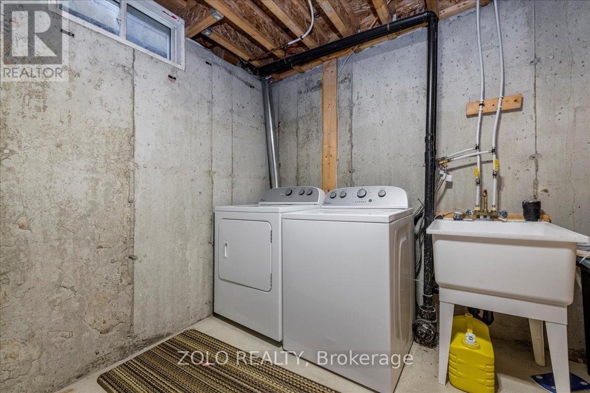 Photo 16 of 92 Pearcey Crescent, Barrie ON