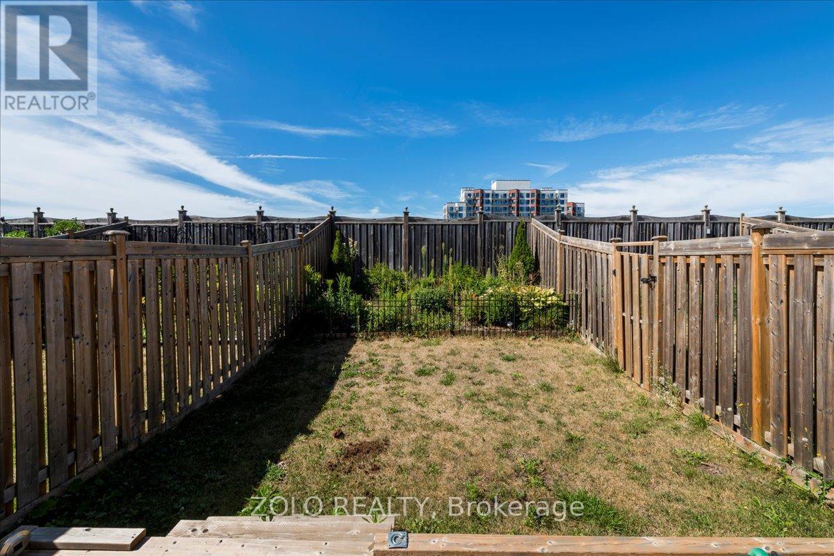 Photo 7 of 92 Pearcey Crescent, Barrie ON